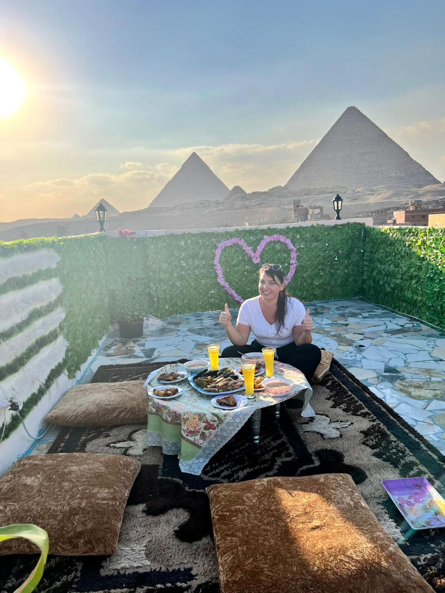 Pyramids Show Hotel Kafret el-Gabal Exterior foto