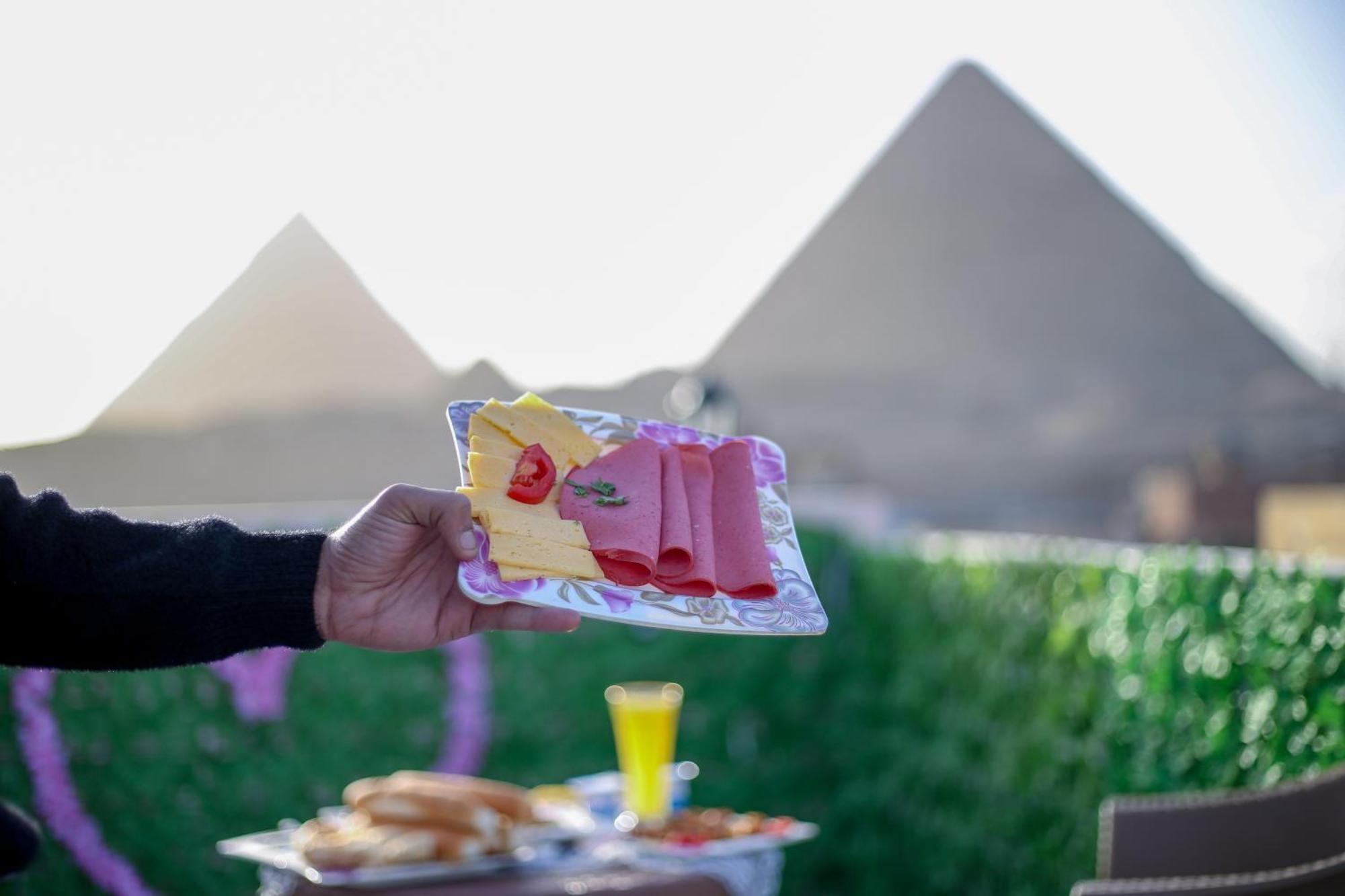 Pyramids Show Hotel Kafret el-Gabal Exterior foto