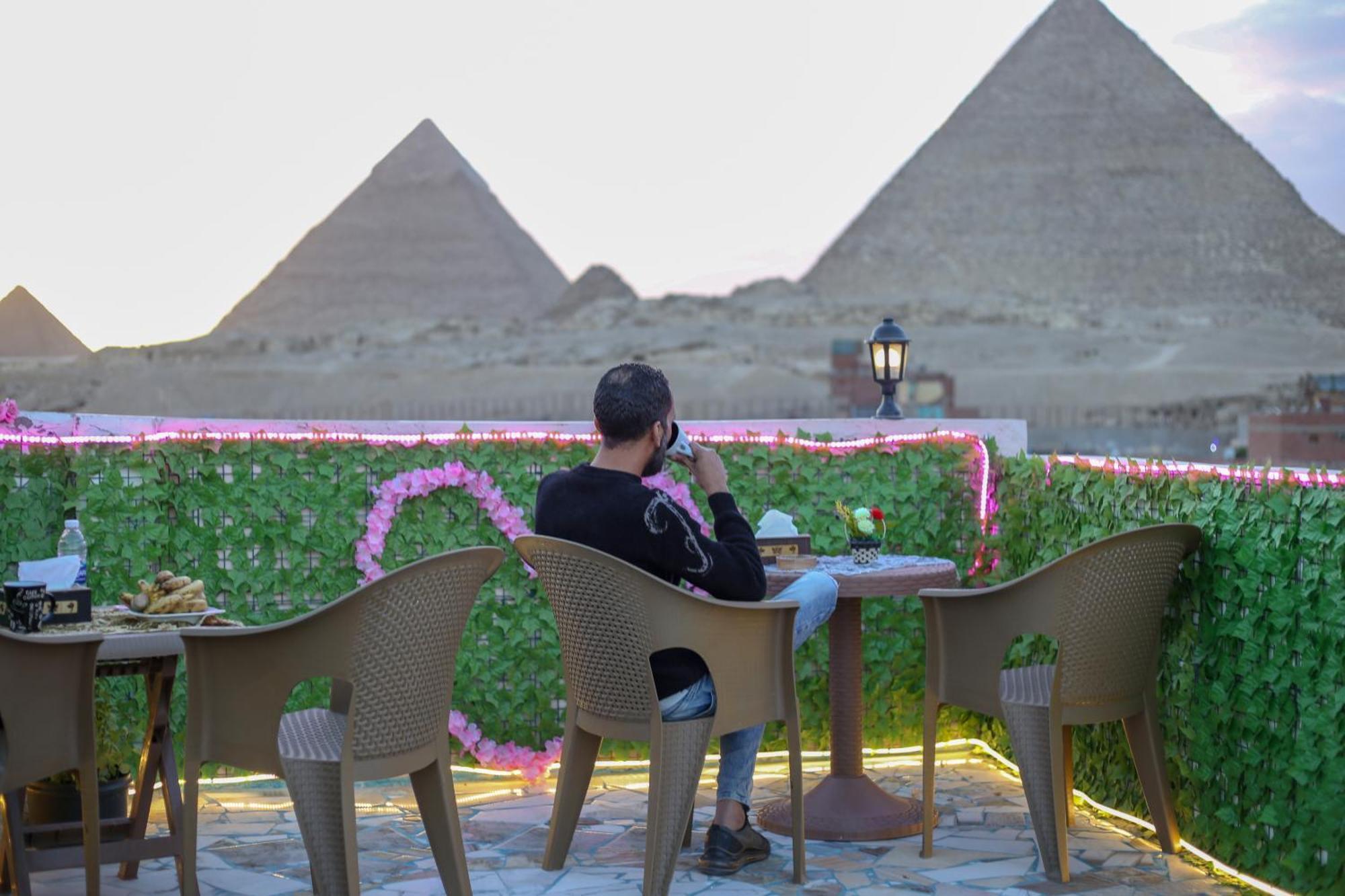 Pyramids Show Hotel Kafret el-Gabal Exterior foto