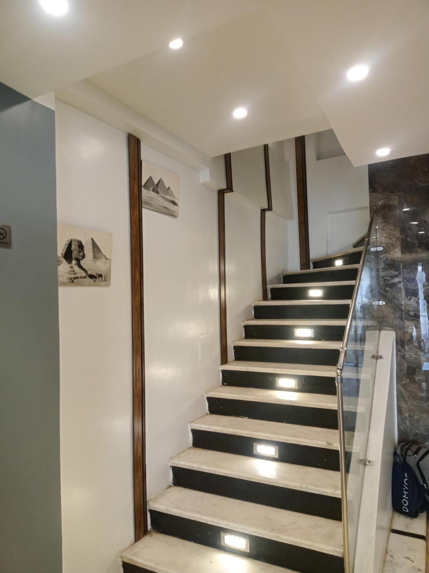 Pyramids Show Hotel Kafret el-Gabal Exterior foto