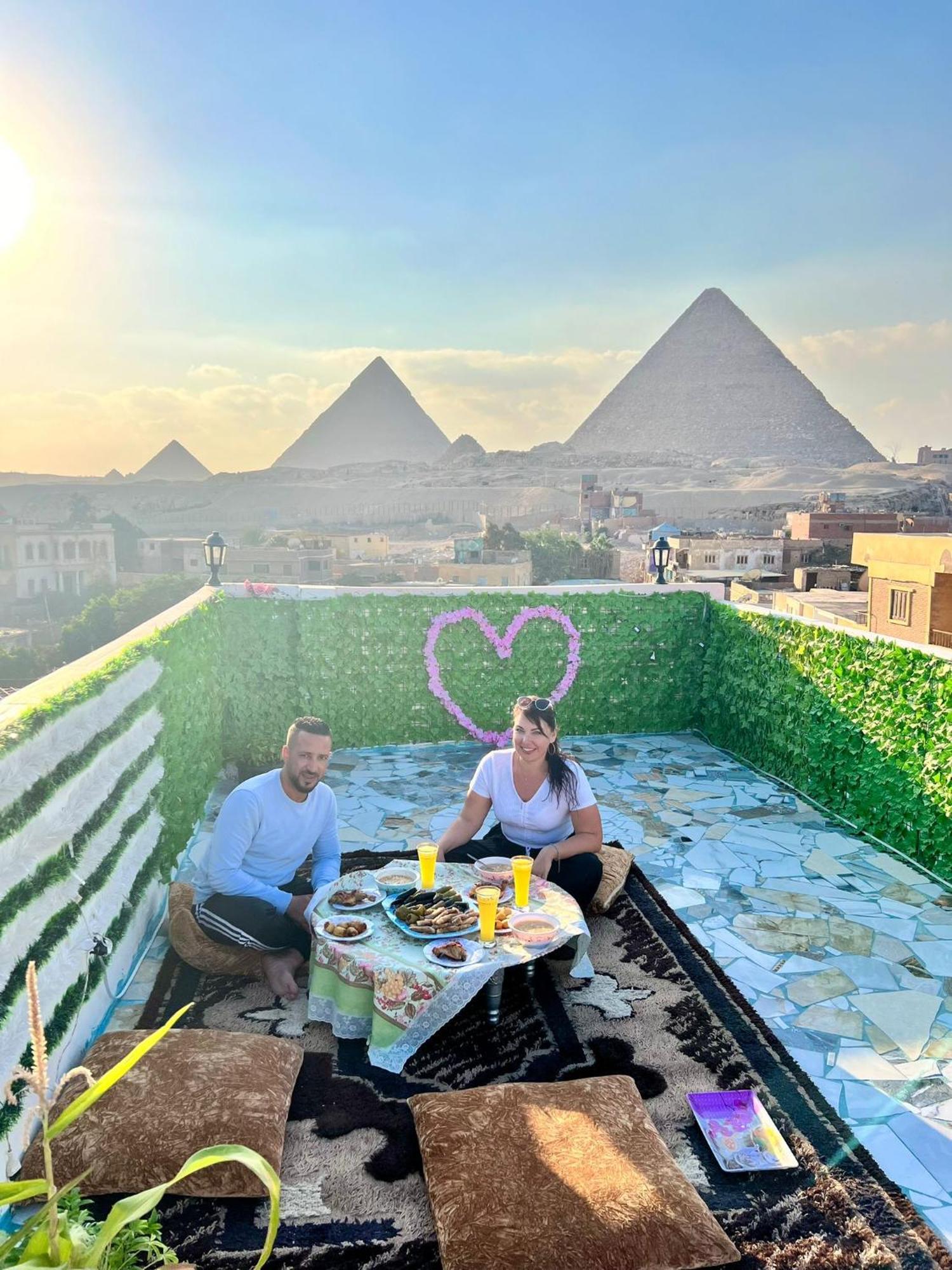Pyramids Show Hotel Kafret el-Gabal Exterior foto
