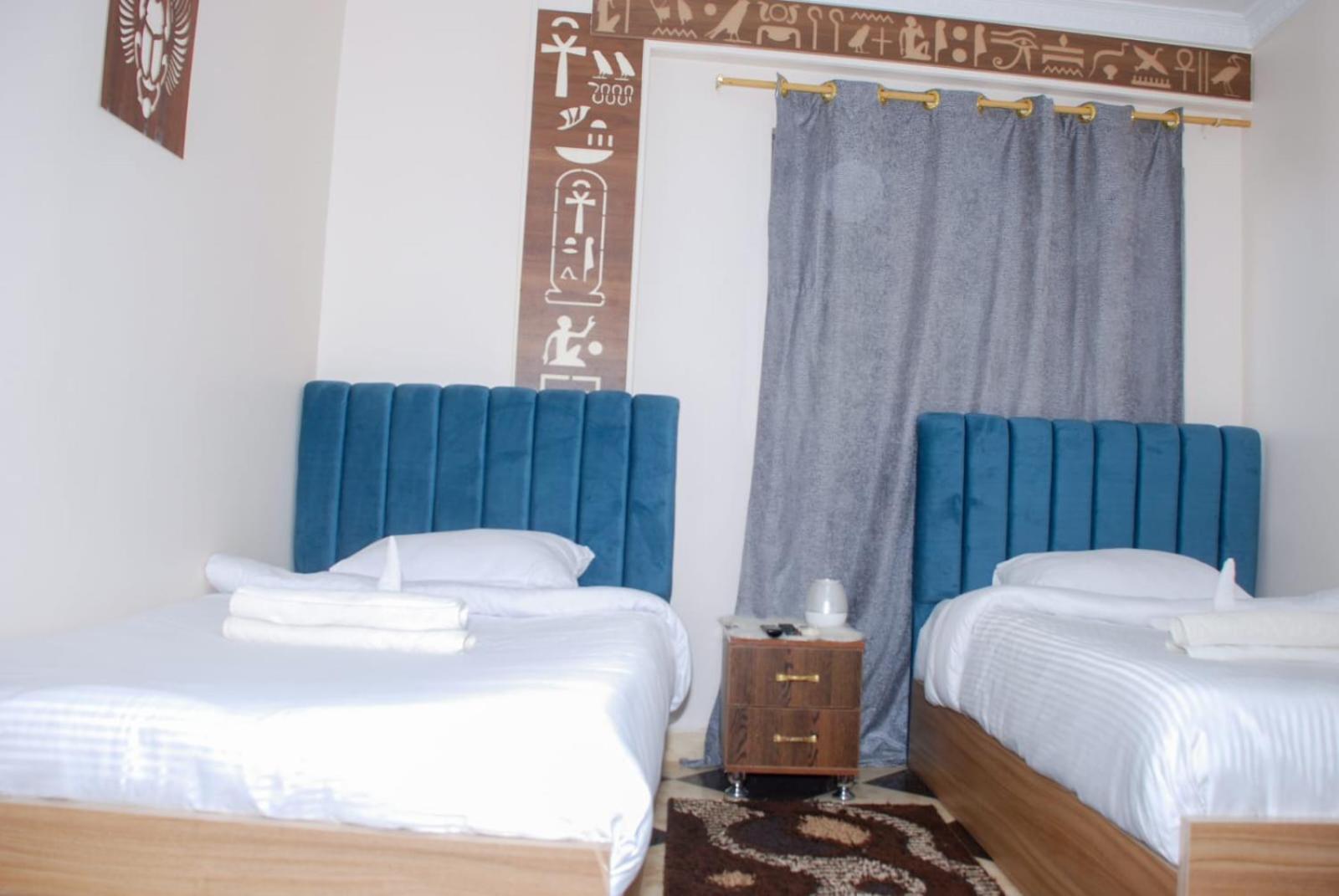 Pyramids Show Hotel Kafret el-Gabal Exterior foto
