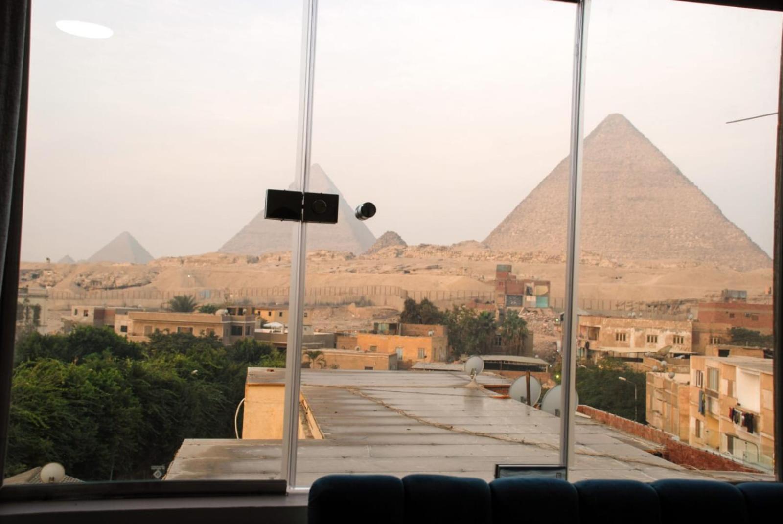 Pyramids Show Hotel Kafret el-Gabal Exterior foto