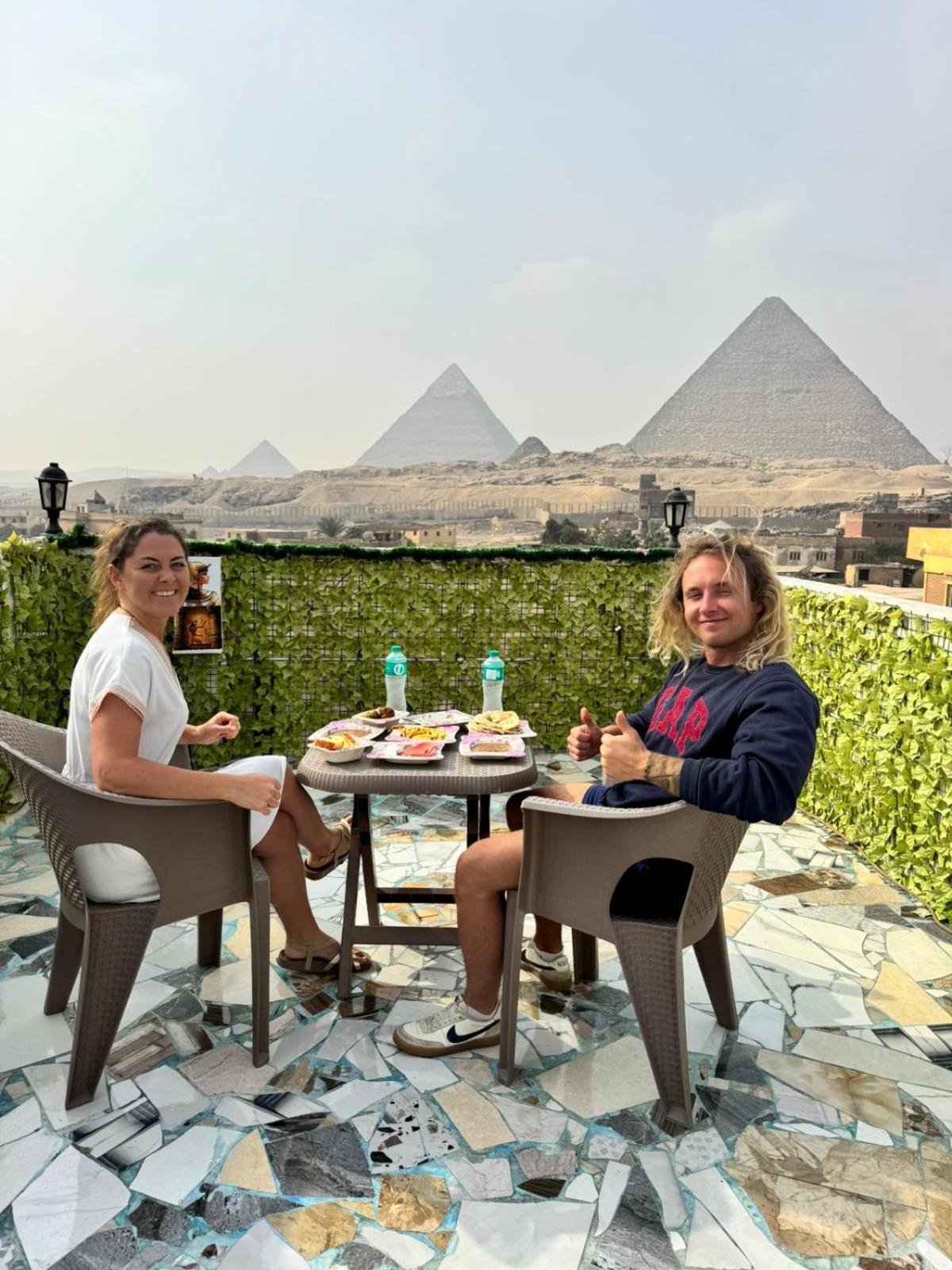 Pyramids Show Hotel Kafret el-Gabal Exterior foto